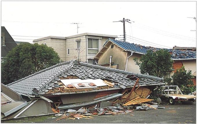 阪神淡路大震災による家屋倒壊被害（シロアリ・腐朽）